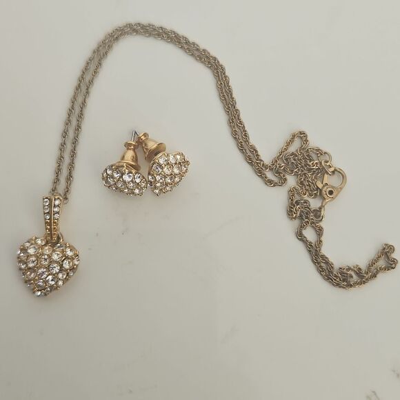 Monet Stamped Necklace & Earrings With Crystal Rhinestones Gold Plated - Picture 15 of 16